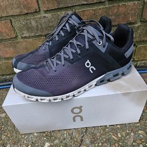 On cloudflow 3.0 11.5 wide (2E) black